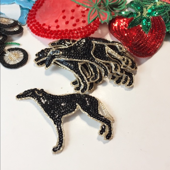 8 Dog lot Beaded Sequin Iron Sew On Patch Aplique - Picture 2 of 4